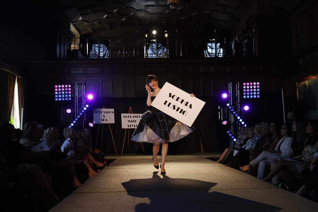 SOC-phasion29p-solar-powered-dress