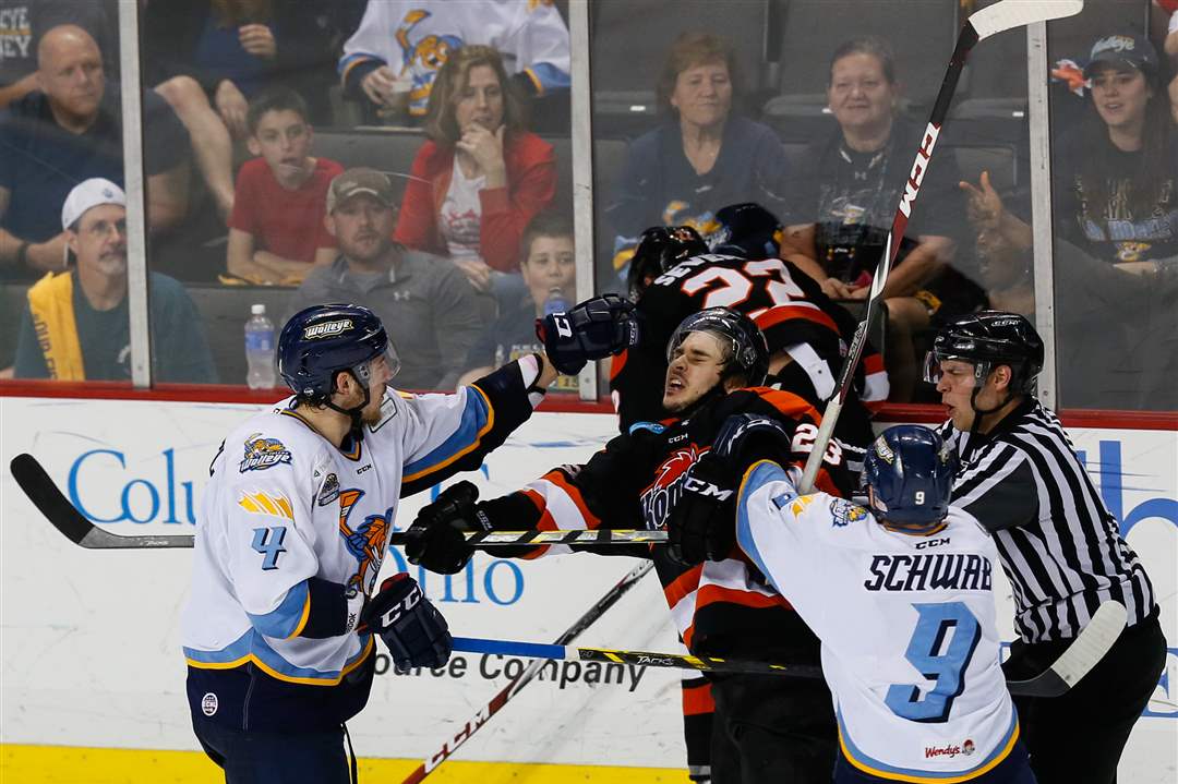 SPT-Walleye10p-Nedomiel-throws-punch