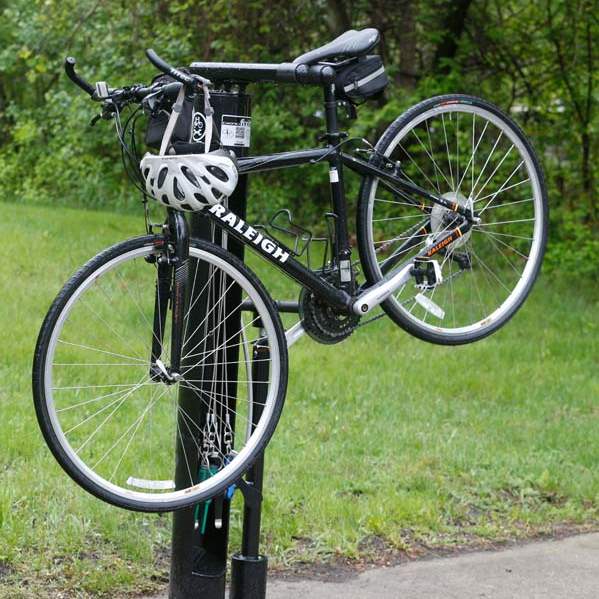 CTY-bikerepairs16p-bike-hangs