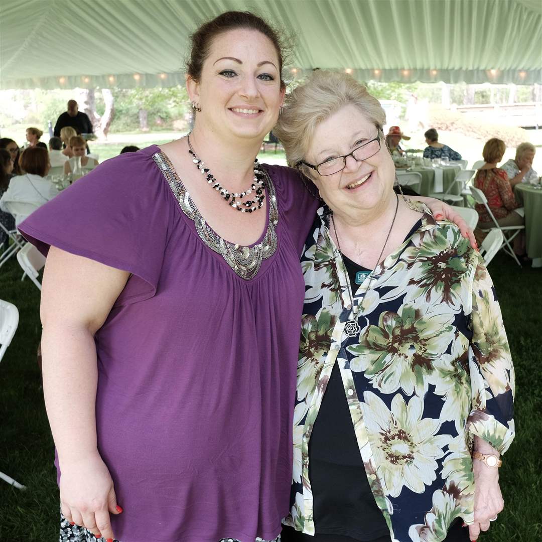 SOC-tea09p-Lynn-Brand