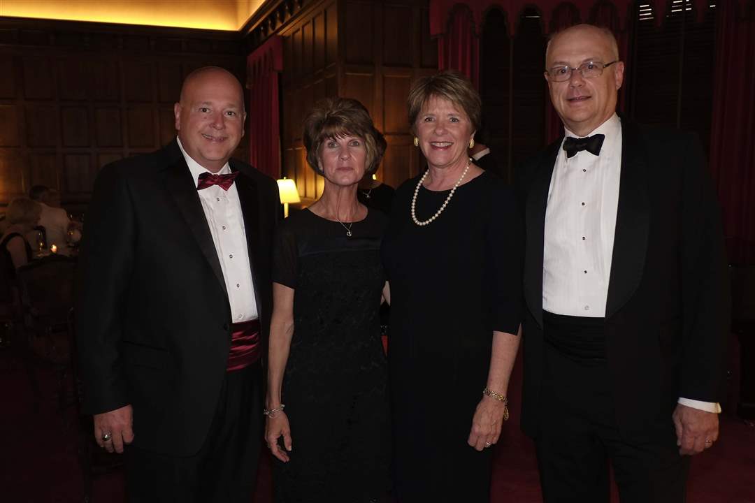 SOC-meninblack09p-Cates