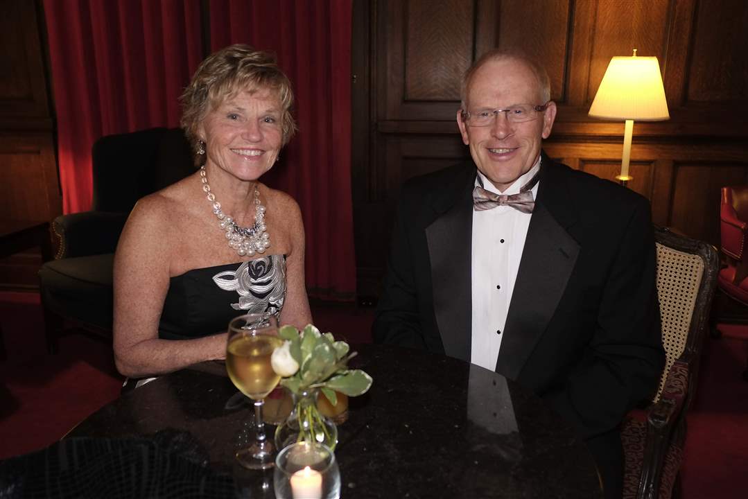 SOC-meninblack09p-Elly-and-Tom-Beutler