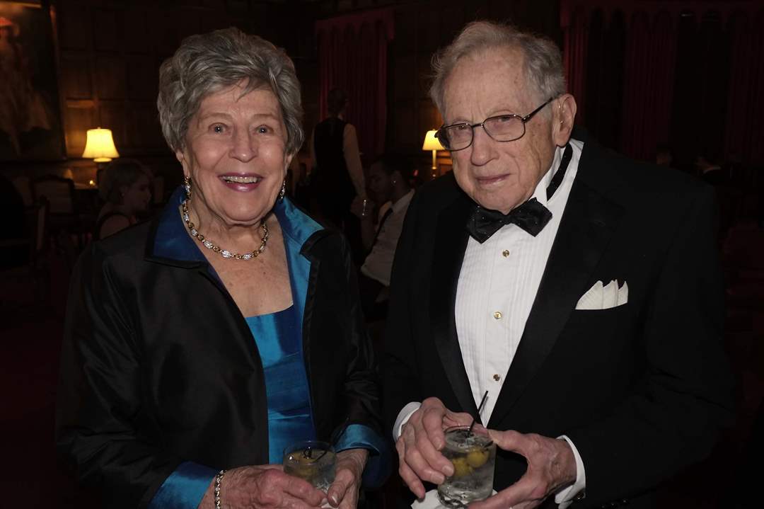 SOC-meninblack09p-Luci-Gorski