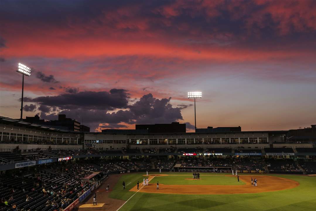 SPT-Hens19p-pink-sky