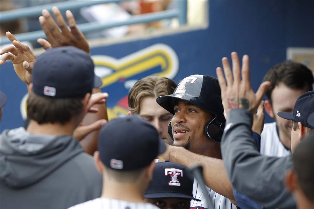 SPT-Hens19p-Daniel-Fields