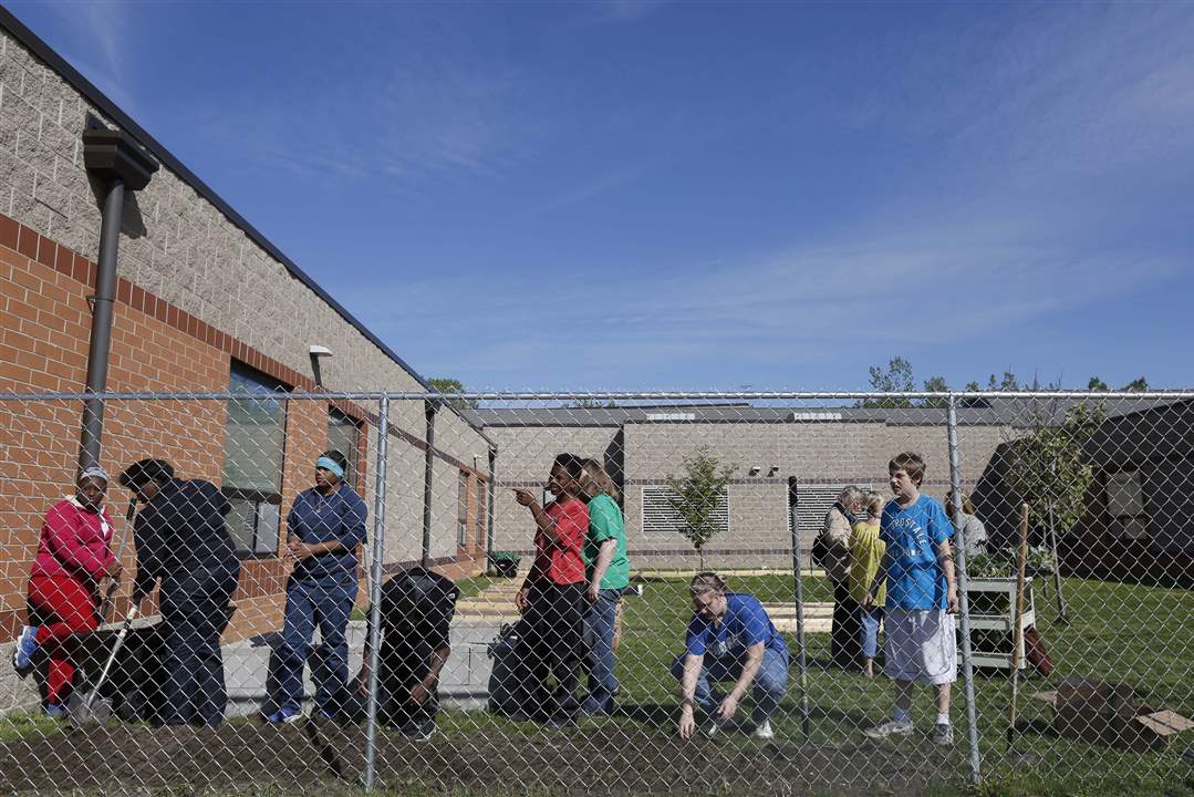 FEA-CHASEGARDEN14P-teachers