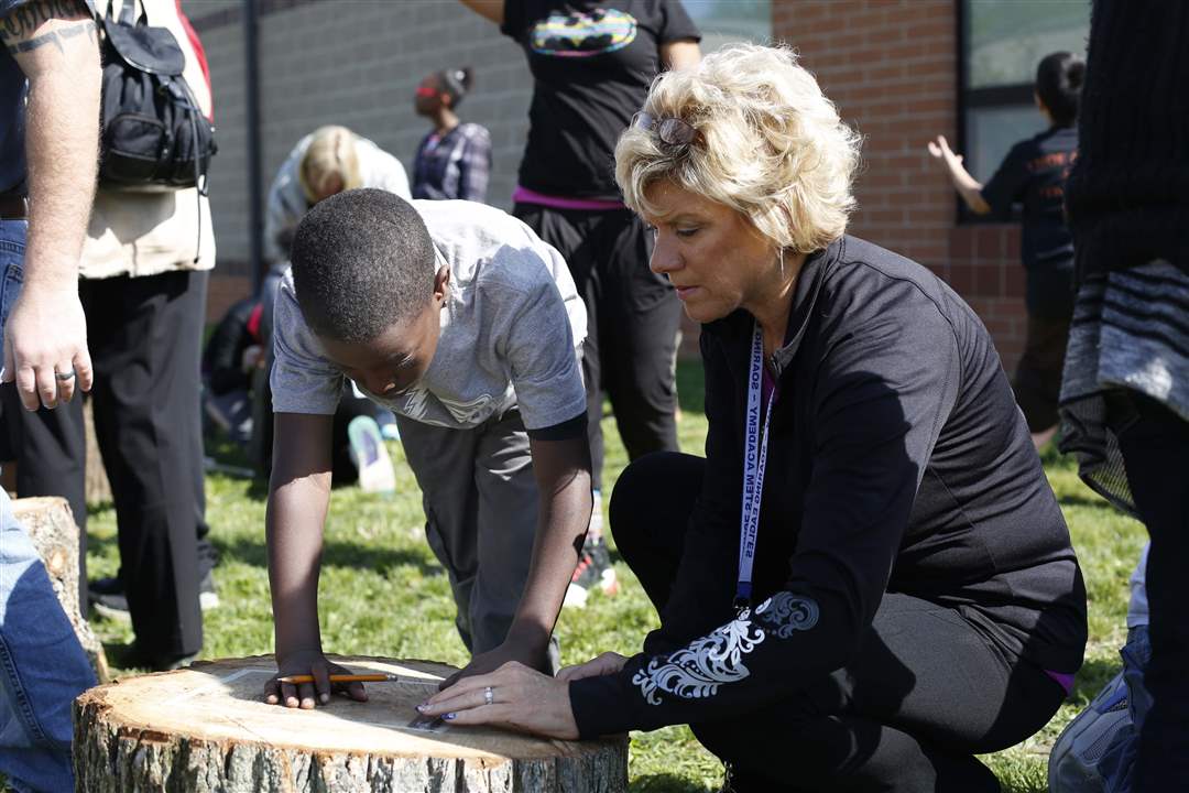 FEA-CHASEGARDEN14P-Davion-Estis