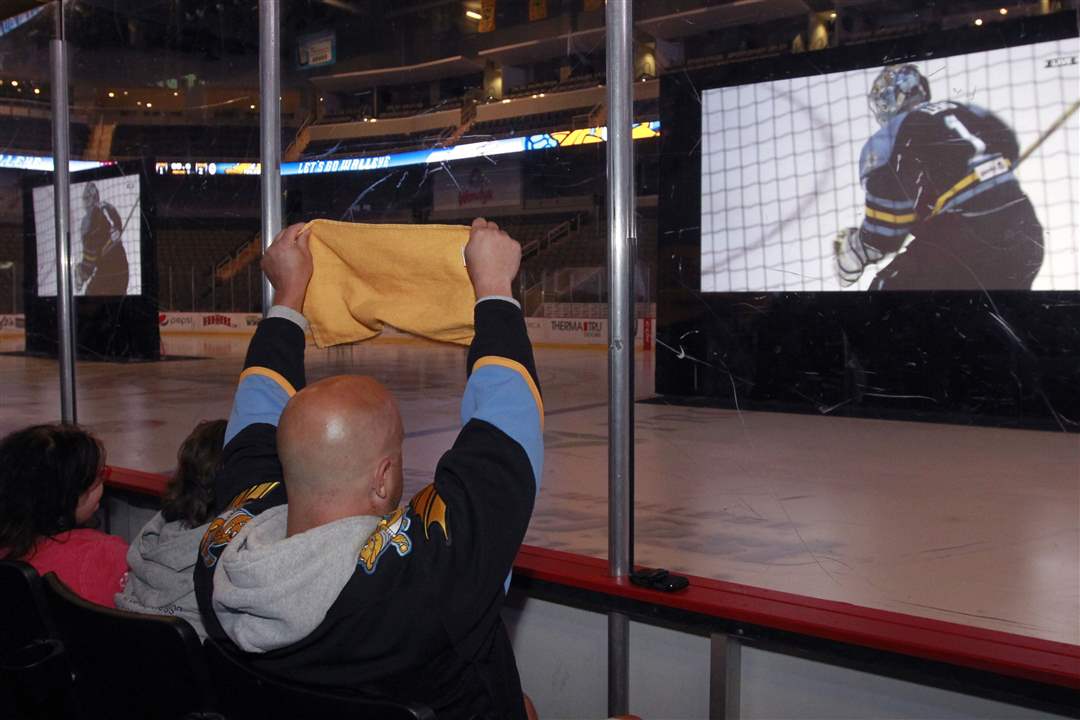 SPT-wallfans21p-Rick-Roepke-towel