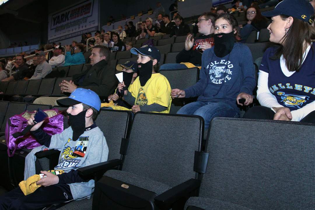 SPT-wallfans21p-beards