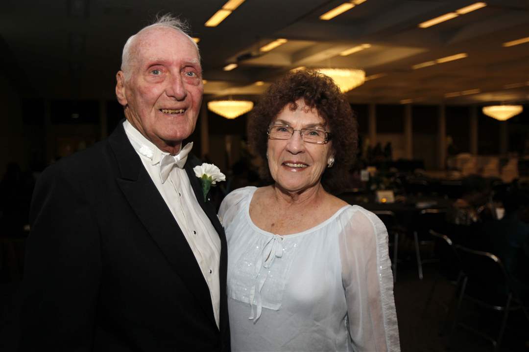 SOC-cotillion23p-Liz-Schlegel