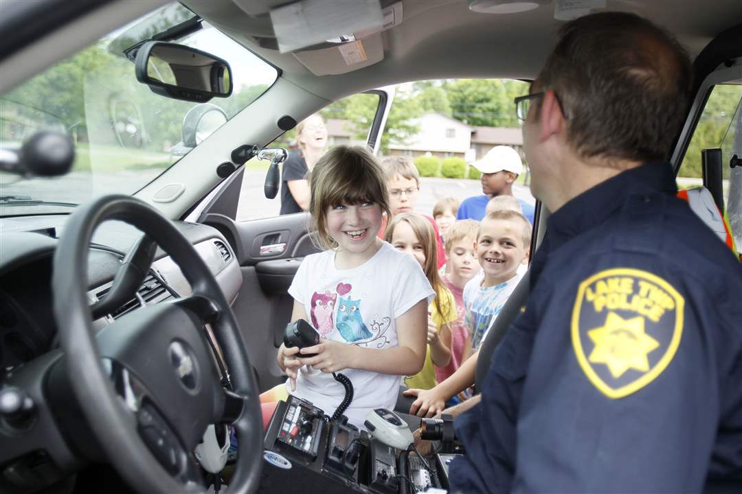 SAFETY30pCailynn-Rice-7-of-Perrysburg-talks-with-Lake