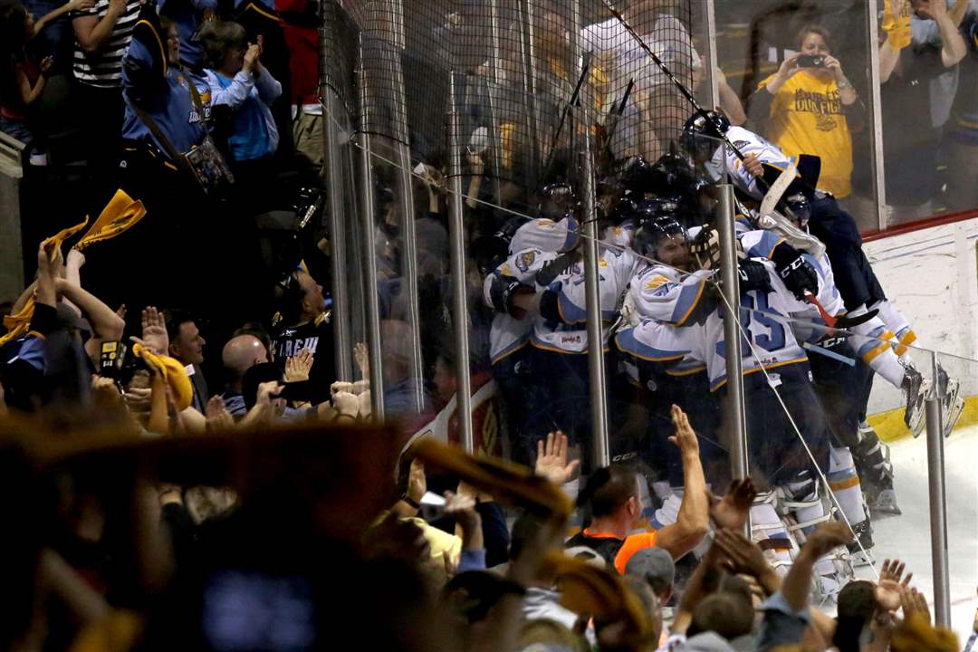 SPT-walleye27pToledo-Walleye-fans-cheer-as