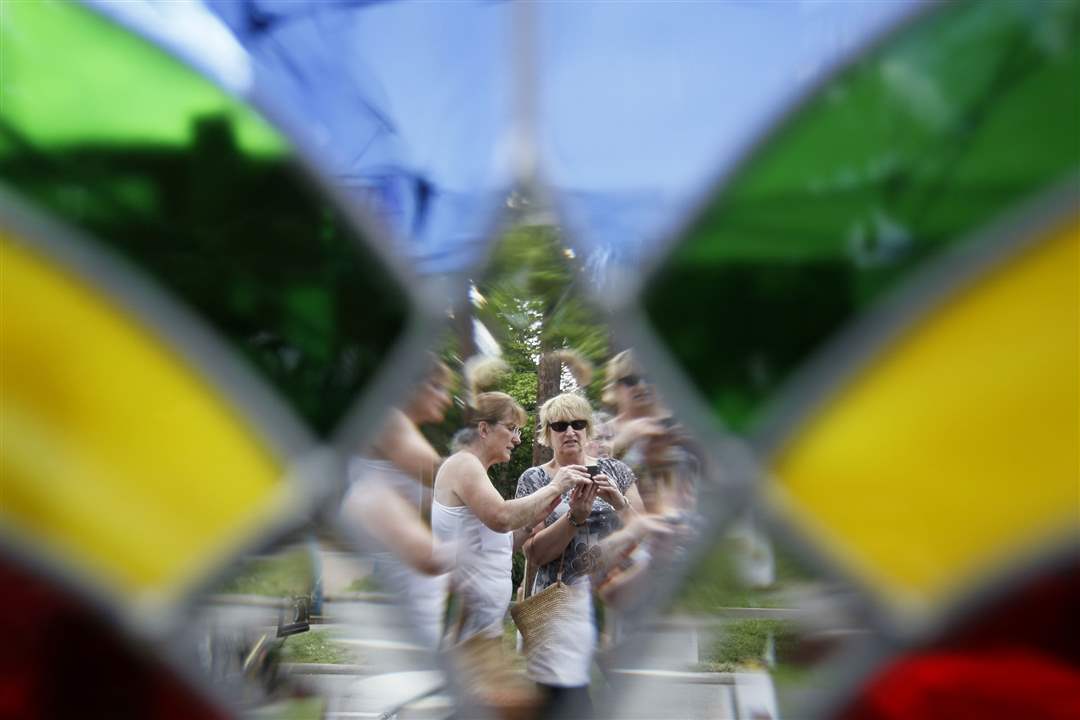 SYL-MapleMainFrom-left-to-right-artist-Elizabeth