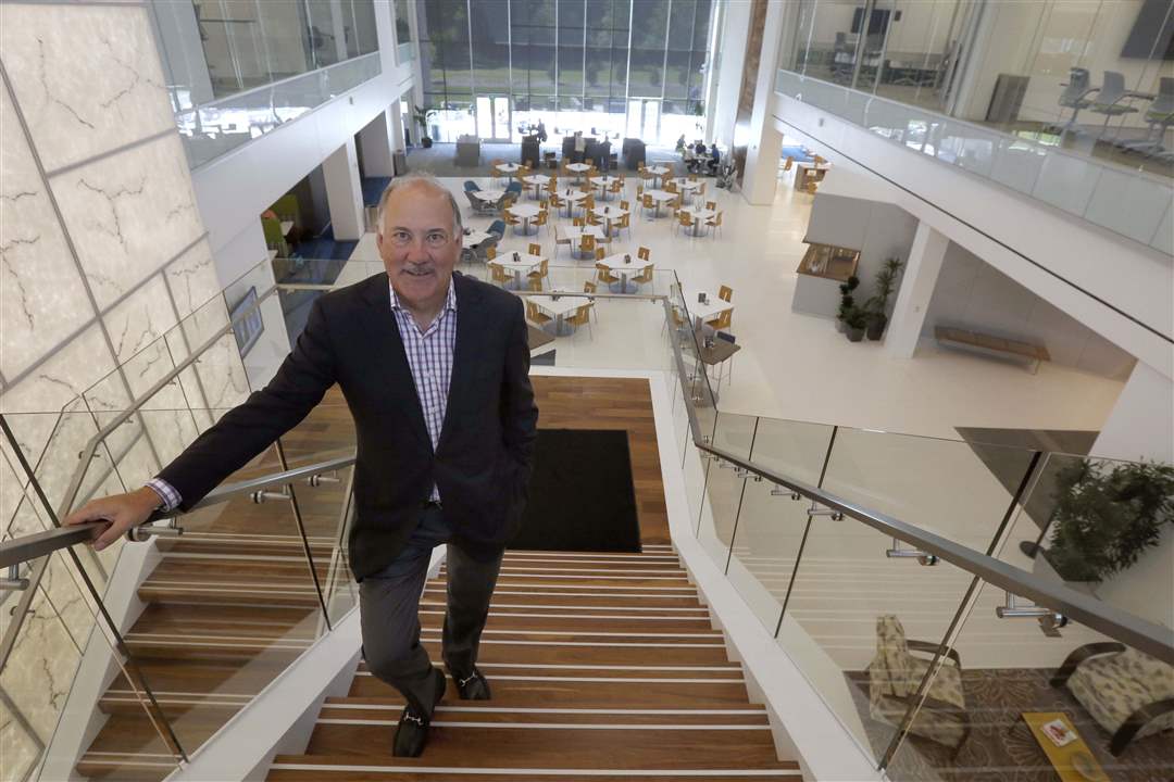 BIZ-LAZBOY02-Kurt-Darrow