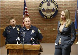 Findlay Chief Greg Horne speaks at a news conference today at the Findlay City Council chambers after an officer-involved shooting as Captain S. Young, left, and Findlay mayor Lydia Mihalik look on.
