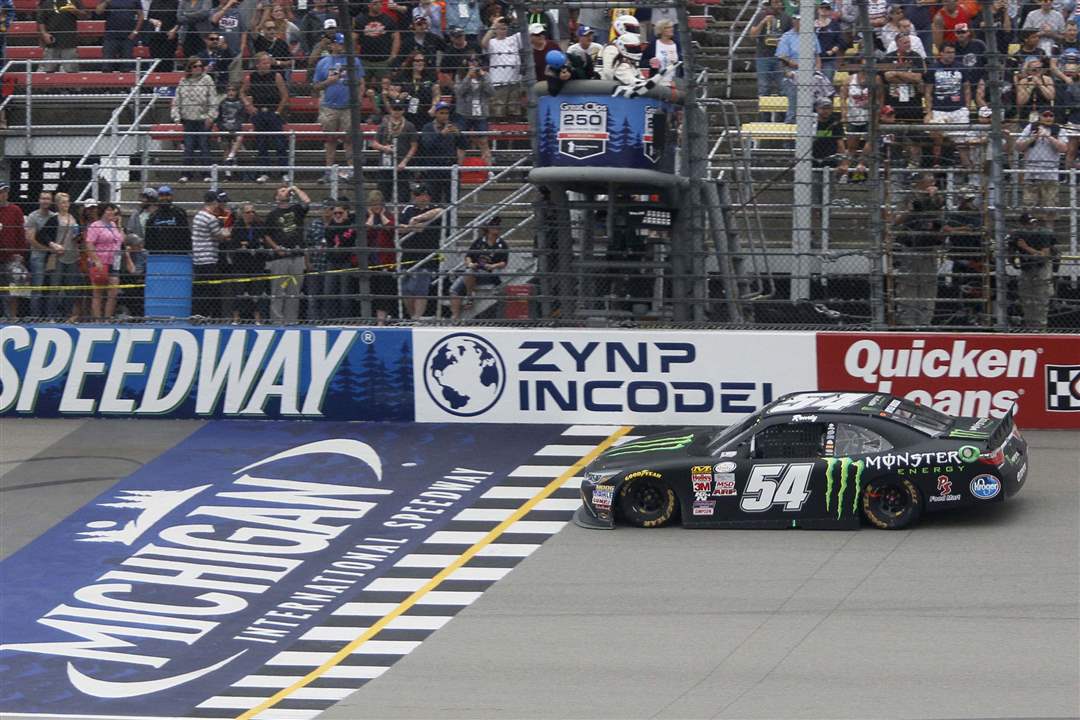 spt-nascar-finish-line