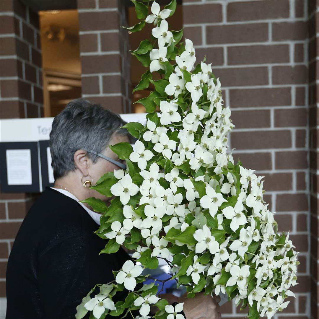 MAG-arrange01p-cousa-dogwood