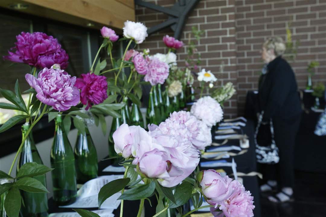 MAG-arrange02p-Carol-Edgeworth