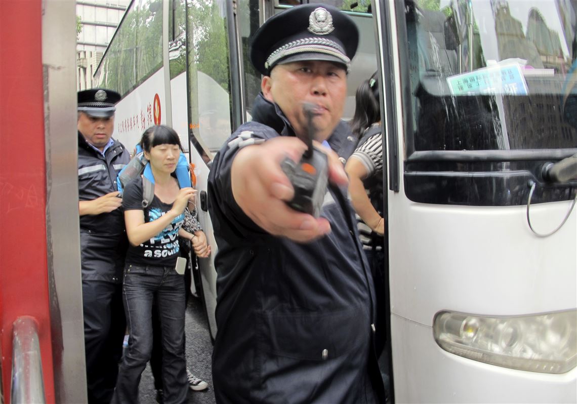Police in Shanghai remove at least 3 busloads of protesters who oppose  rumored chemical plant | The Blade, image size:1140x798