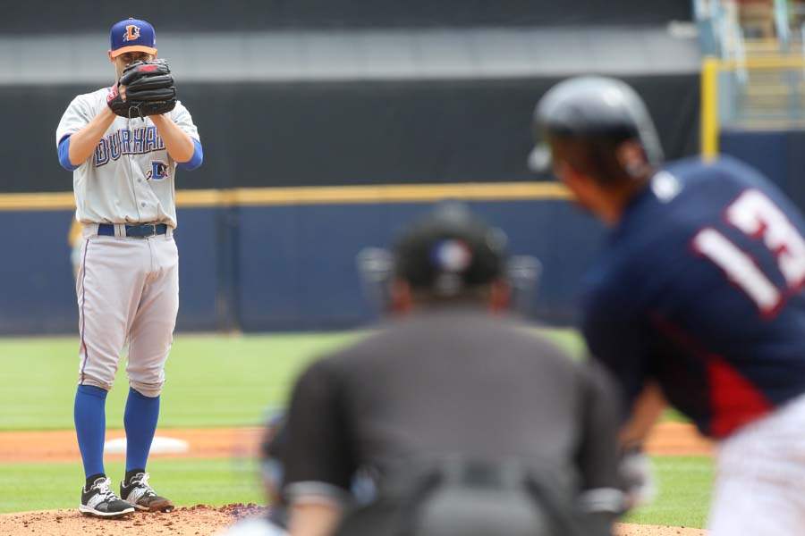 Hens02p-diamond-vs-avila