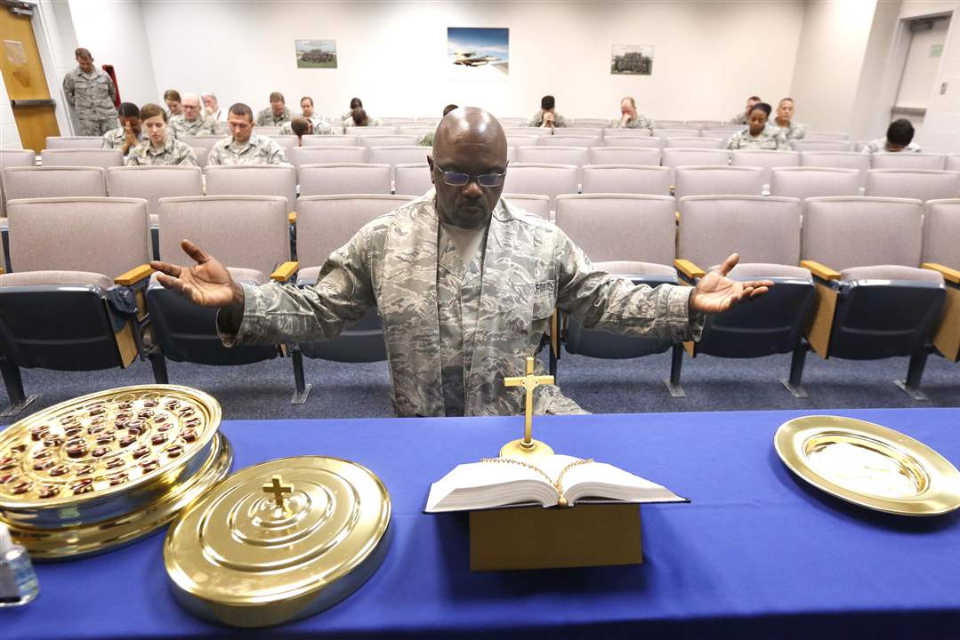 REL-Chaplains04-kneeling