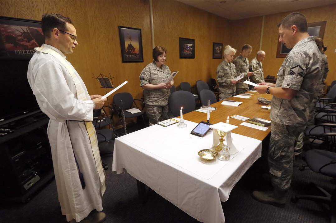 REL-Chaplains04-Catholic-mass