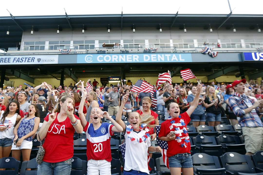 SPT-soccerwatch6p-10