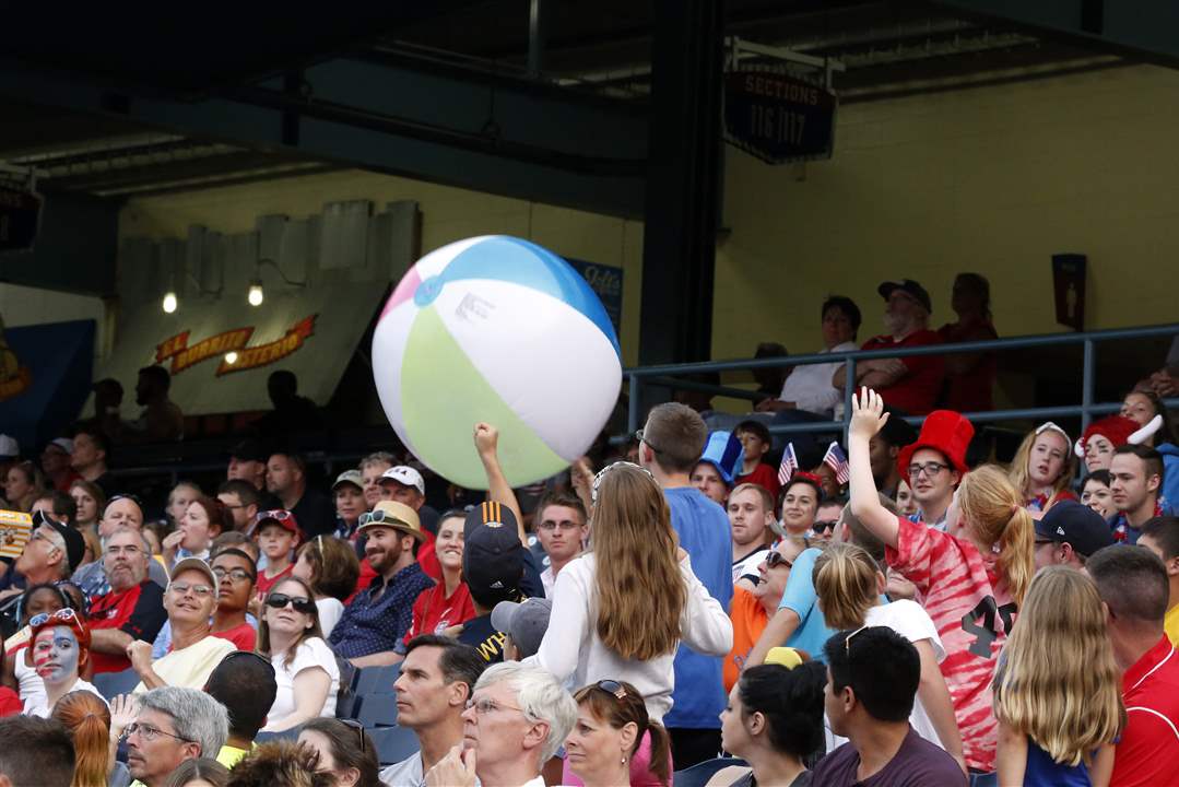 SPT-soccerwatch6p-11