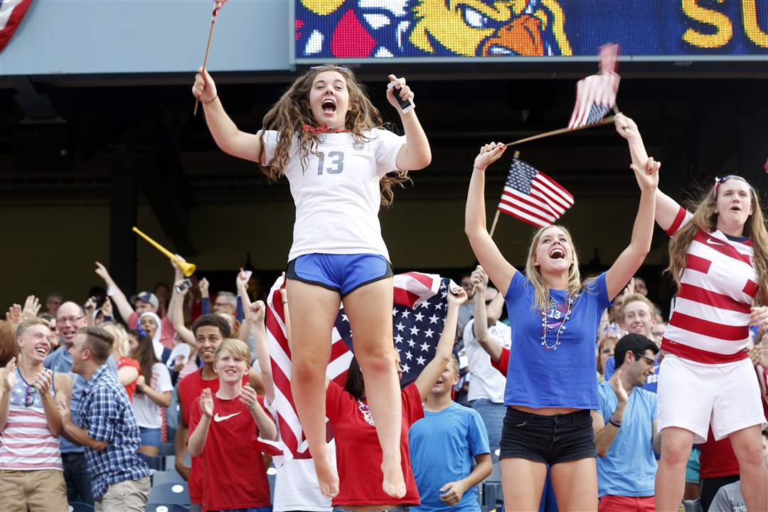 SPT-soccerwatch6p-12