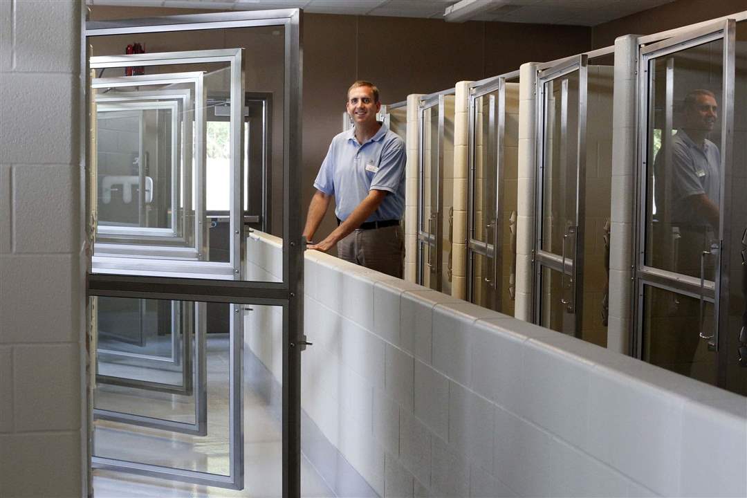 CTY-TAHSMOVE07p-dog-viewing-area