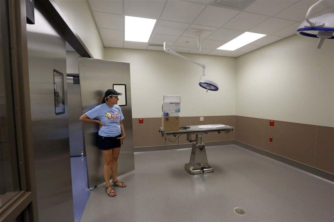 CTY-TAHSMOVE07p-surgical-room