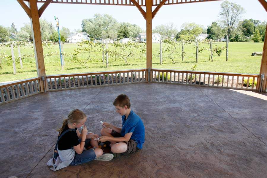 IHMGREEN10p-alexis-and-caleb-Keister