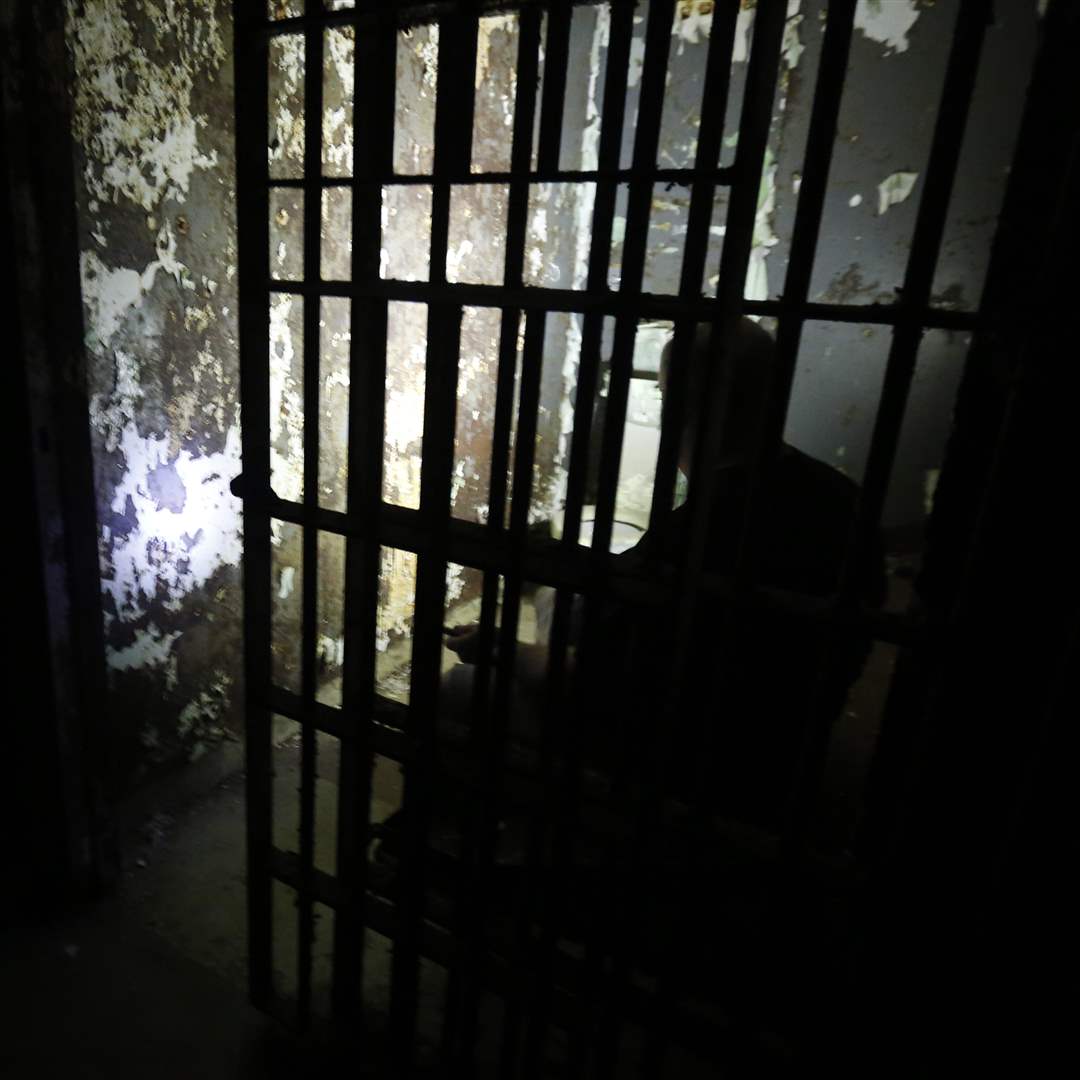 FEA-MANSFIELDGHOSTS-kirk-baird-in-cell-voices