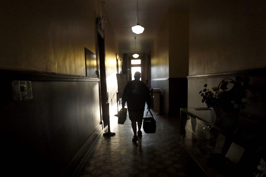 FEA-MANSFIELDGHOSTS-Jason-Schneider