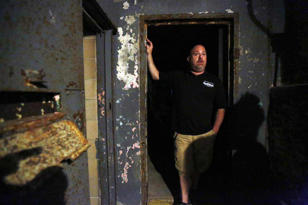 FEA-MANSFIELDGHOSTS-Scott-Sukel-portrait