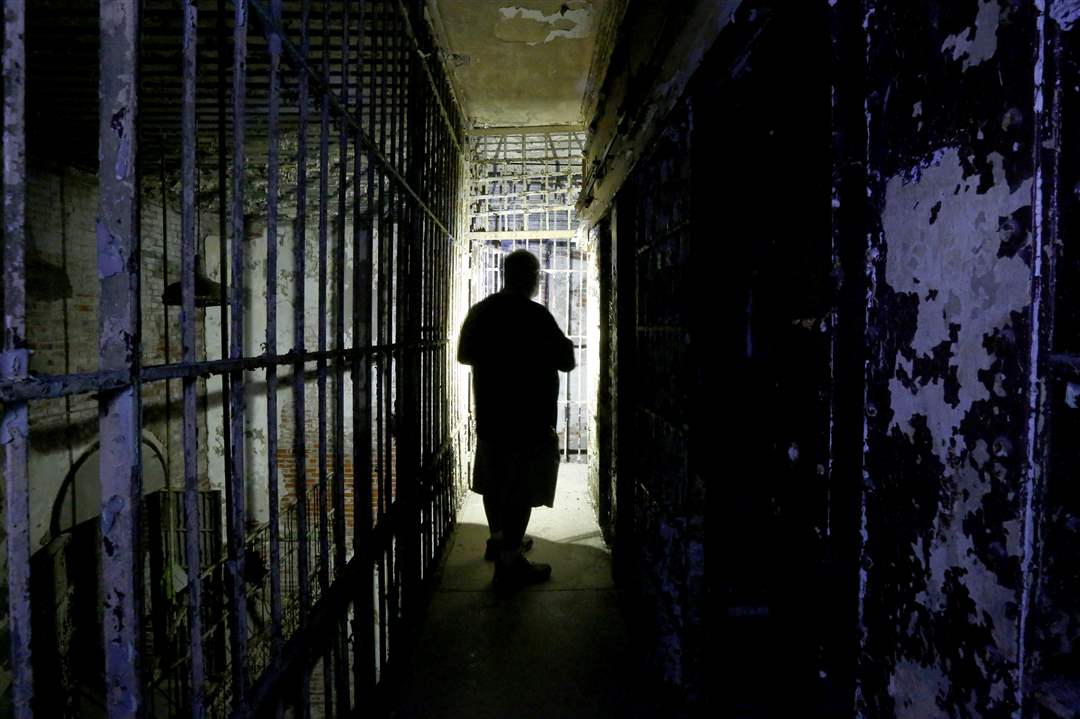 FEA-MANSFIELDGHOSTS-kirk-sillhouette