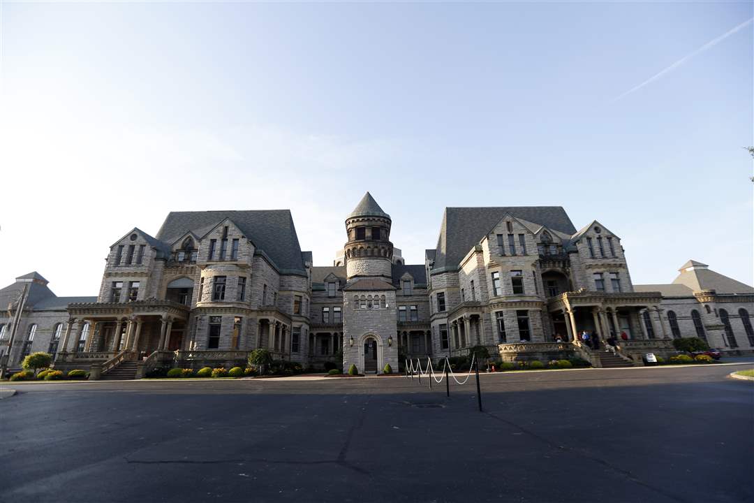 FEA-MANSFIELDGHOSTS-shawshank-exterior