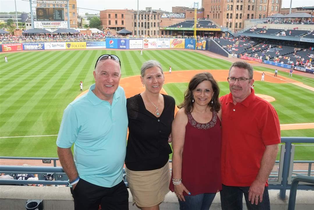 SOC-societyhensXX-Pflum