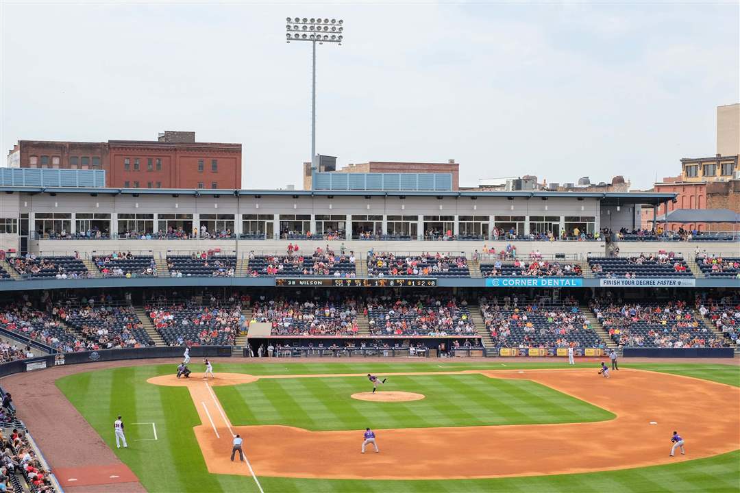 SOC-societyhensXX-Louisville