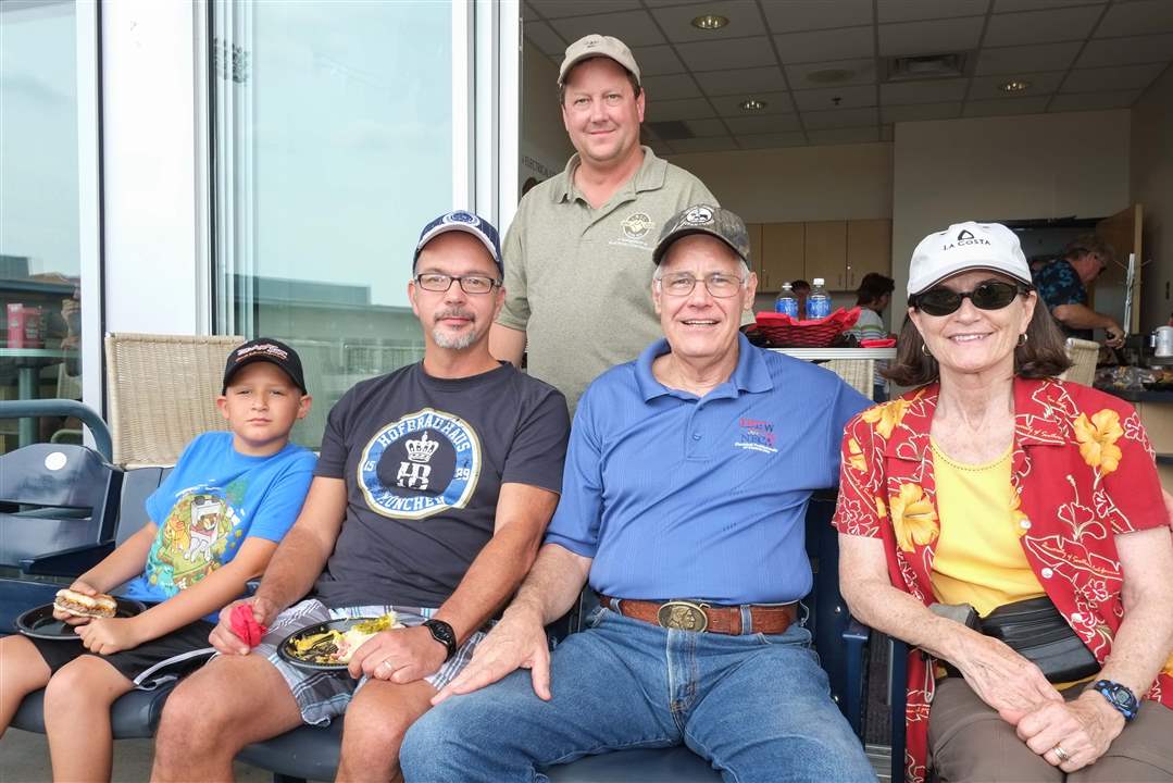 SOC-societyhensXX-Shimko