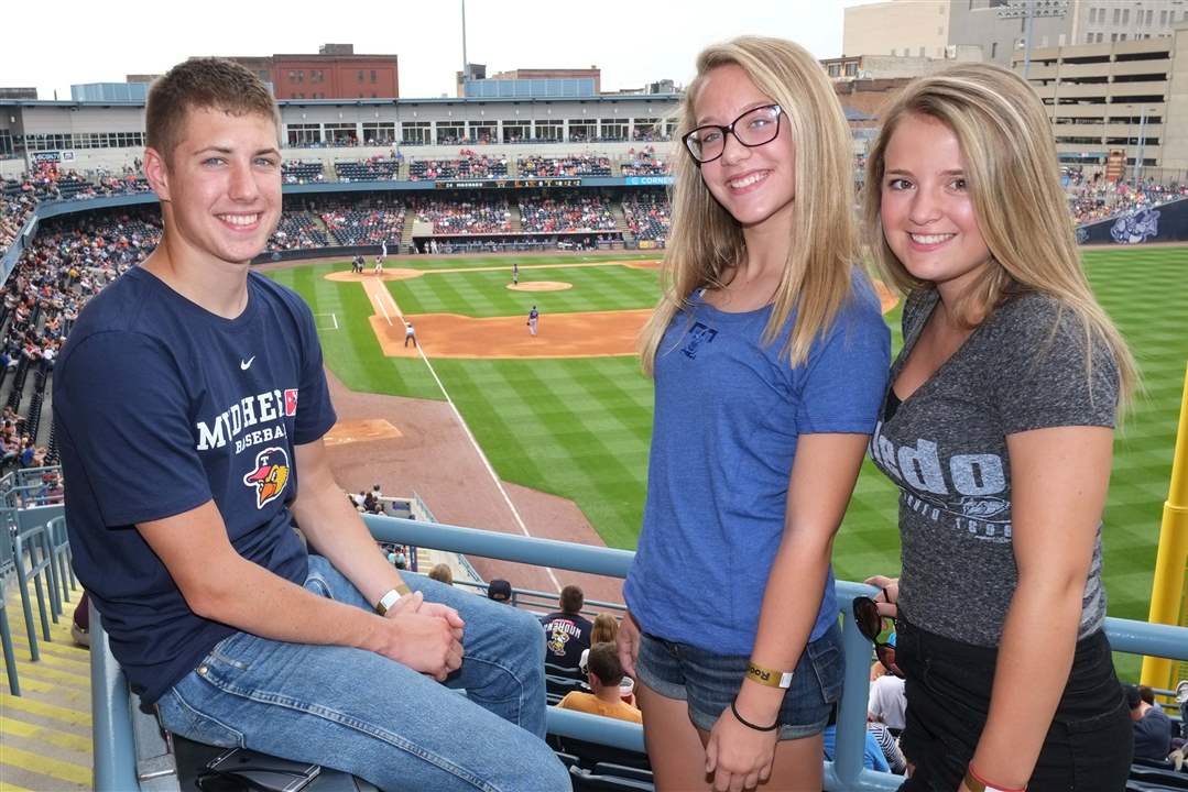 SOC-societyhensXX-Parker-Lowe