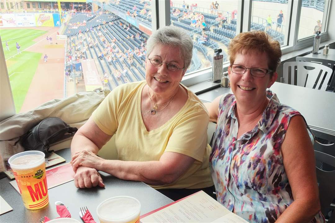 SOC-societyhens-Dawn-Szymkowiak