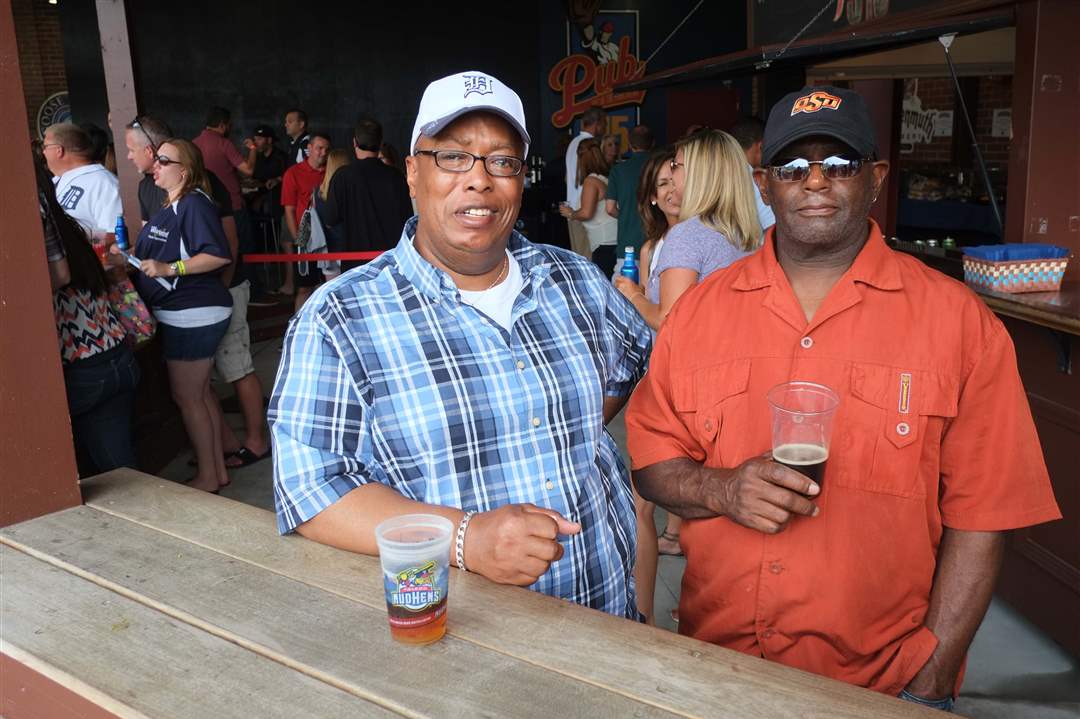 SOC-societyhensXX-Don-Strong-Richard-Bowen