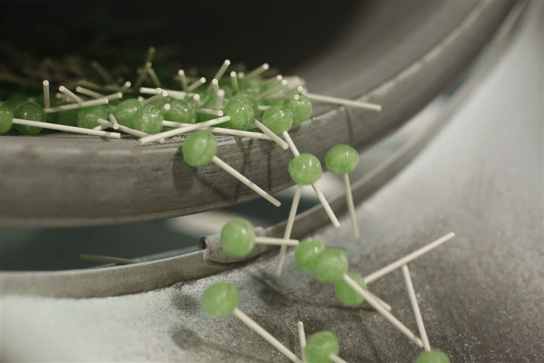 FEA-DUMDUMS-lemon-lime-pops