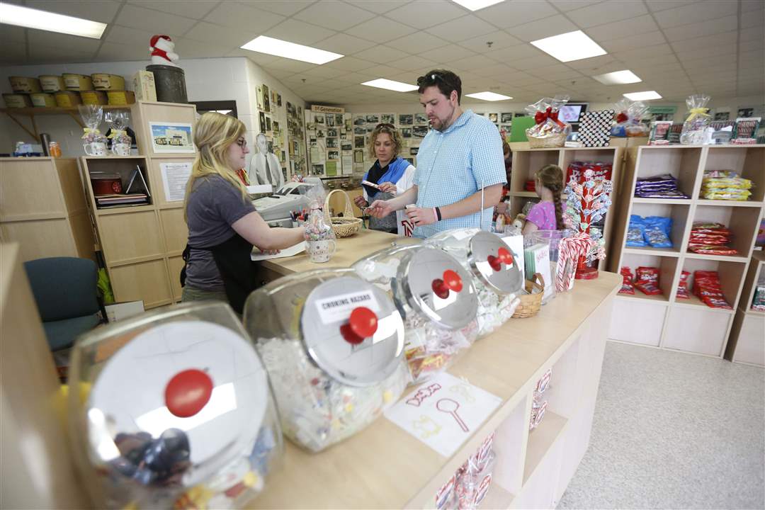 FEA-DUMDUMS-Tiffany-Short