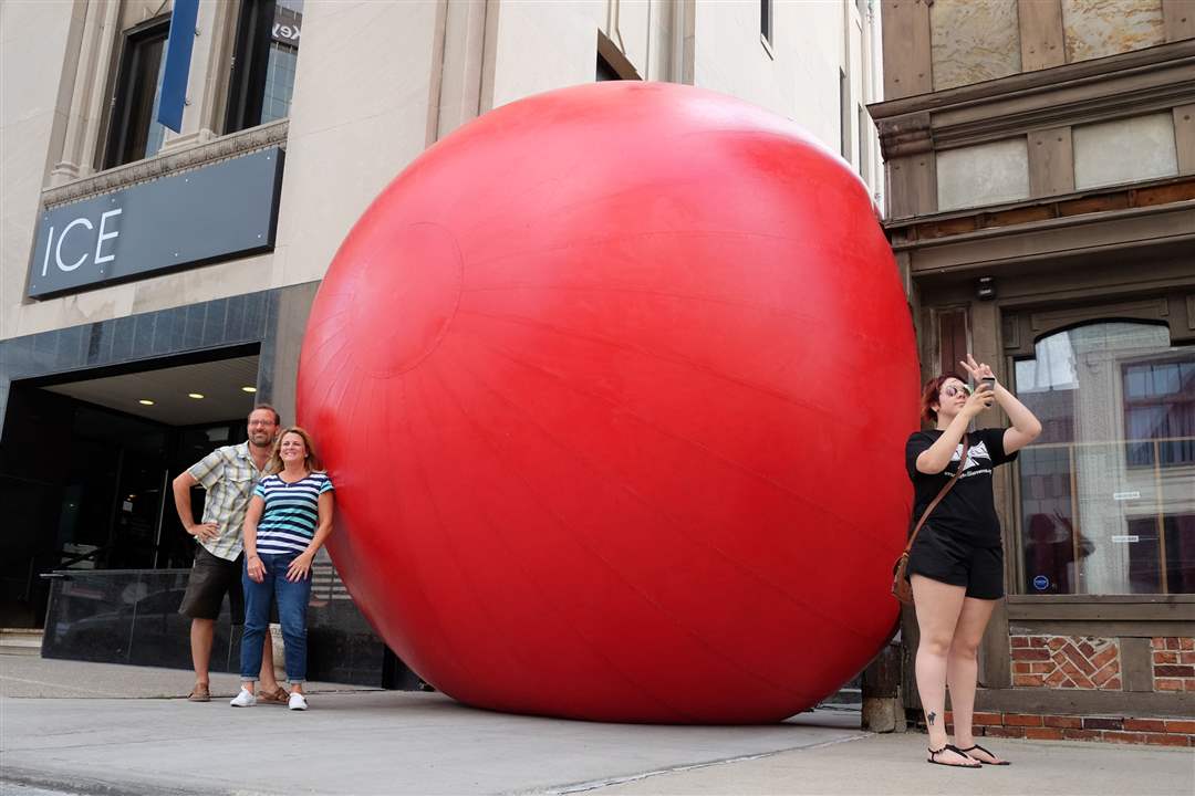 DSCF2095z-jpgLeft-Red-Ball-Project-artist