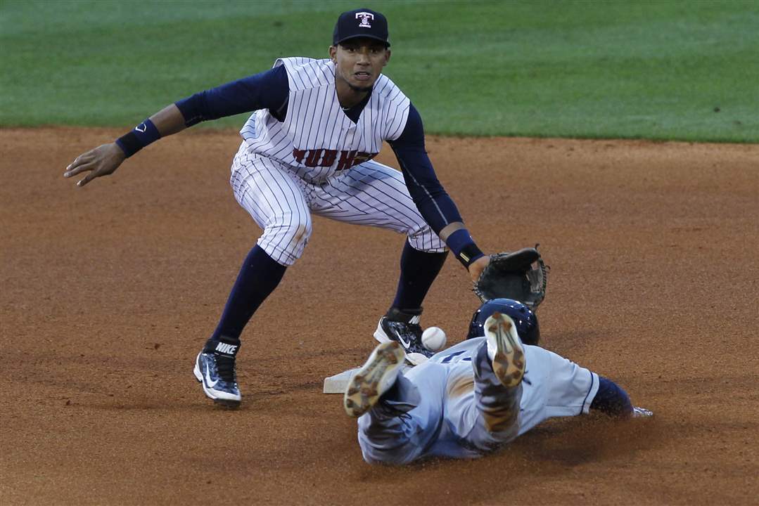 SPT-hens27p-holt-vs-machado