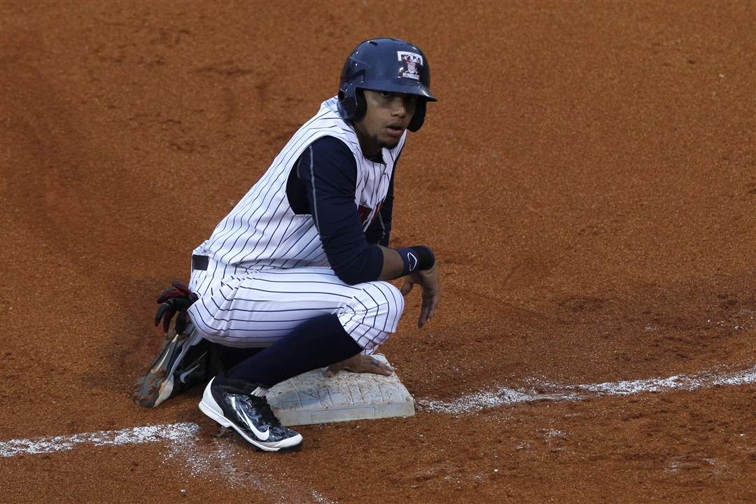 SPT-hens27p-macado-third-base