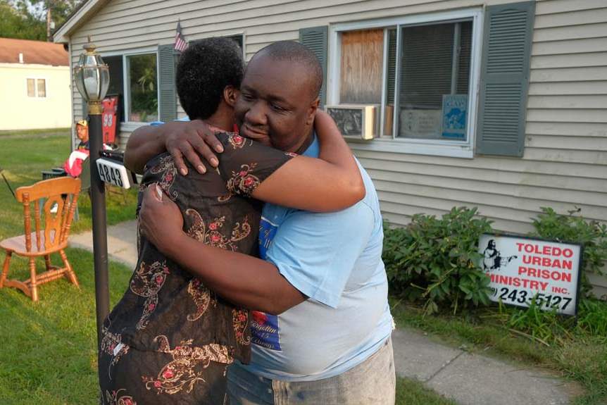 CTY-vigil0-johnny-jones-jr-hug-debra-scott