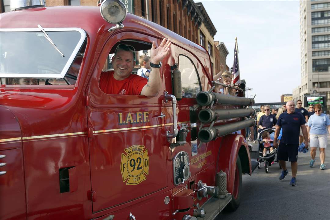 CTY-labordayparade07pJon-Paul-Thibert-drives-a-class